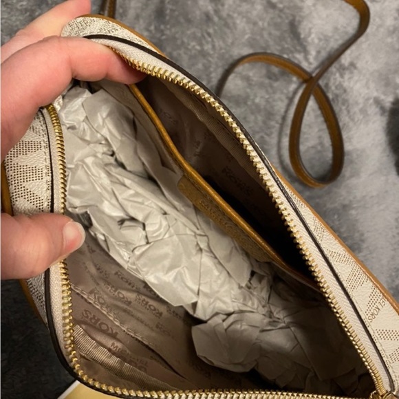 NWT Michael kors crossbody purse - Picture 4 of 12